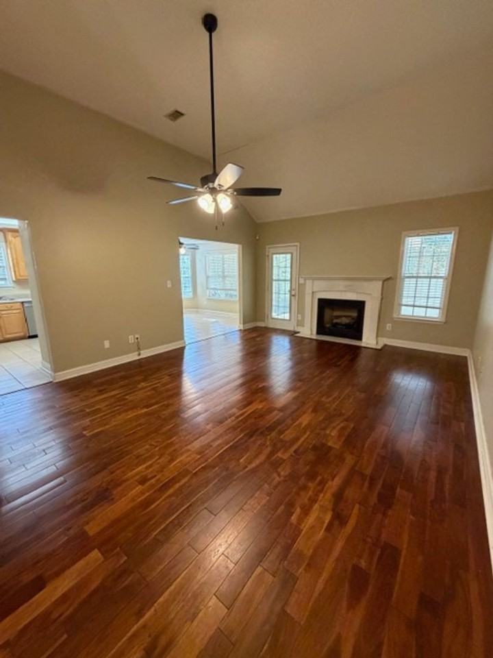 200 Chipper St - Photo 4 of 28