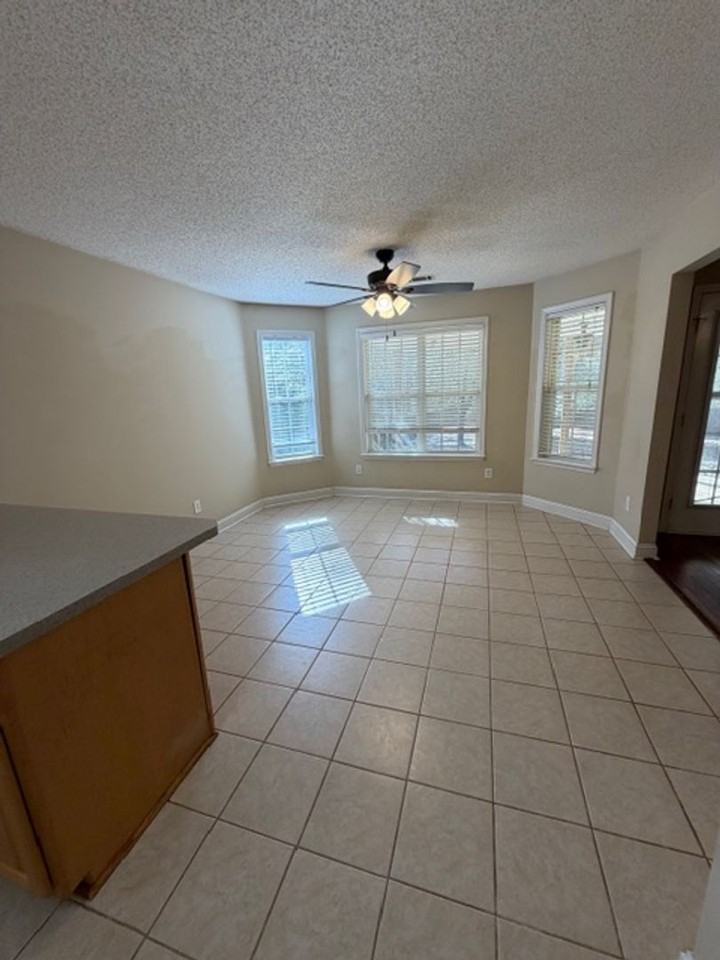 200 Chipper St - Photo 6 of 28