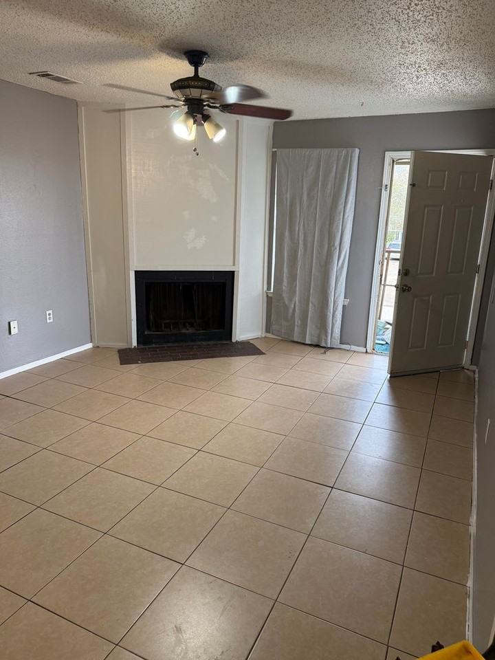 8215 Skysail Ave - Photo 2 of 7