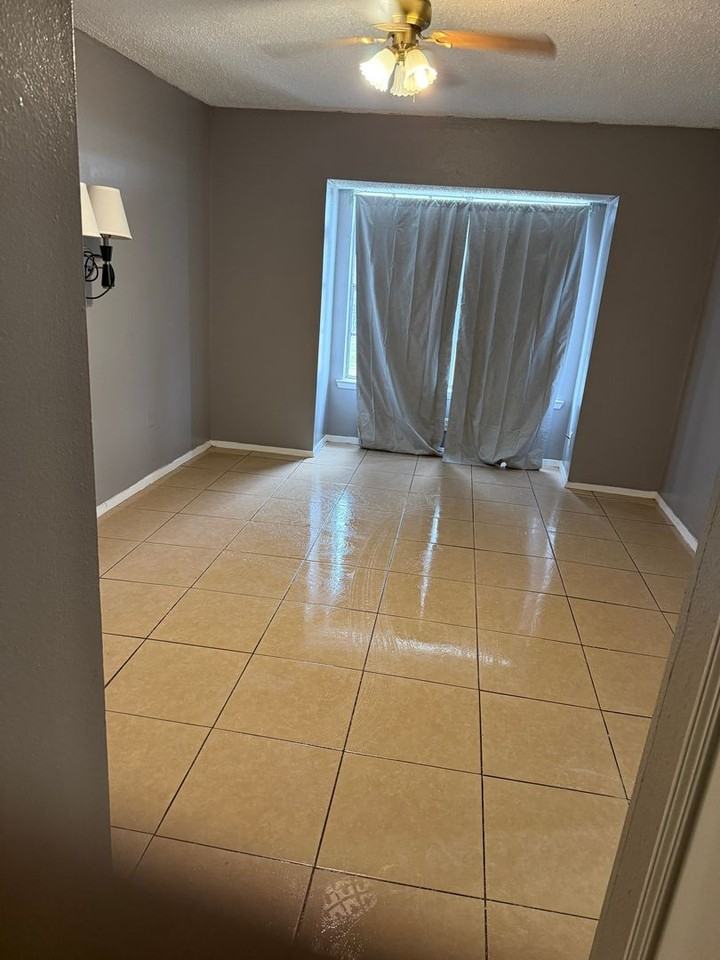 8215 Skysail Ave - Photo 6 of 7