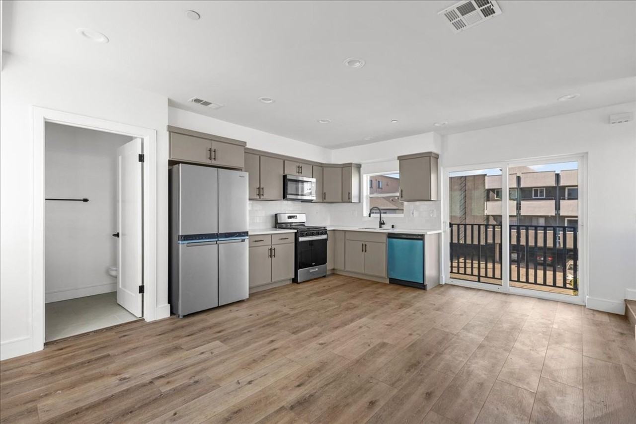 860 860 N Hudson - Photo 6 of 22