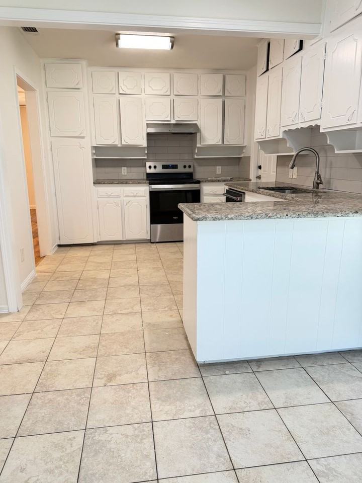 6308 Malvey Ave - Photo 5 of 16