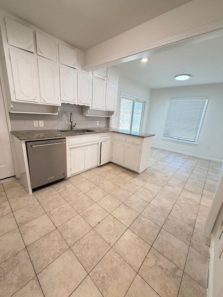 6308 Malvey Ave - Photo 6 of 16