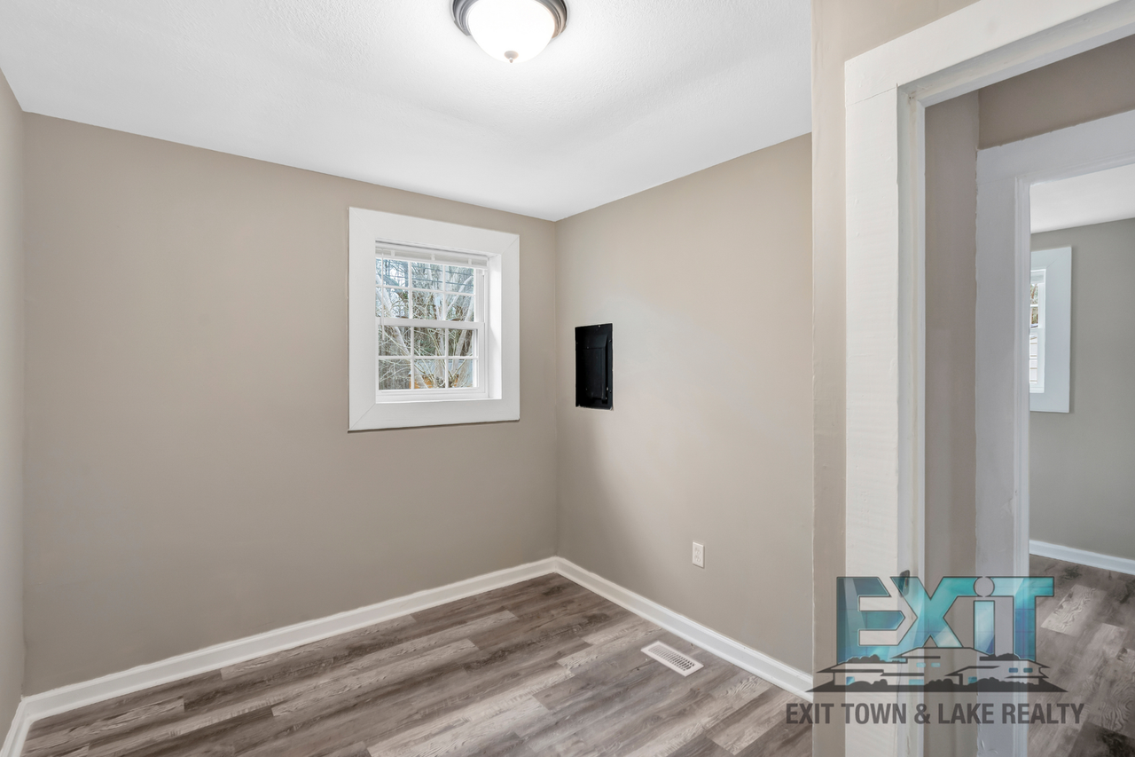 55 Cottage Ln - Photo 2 of 26