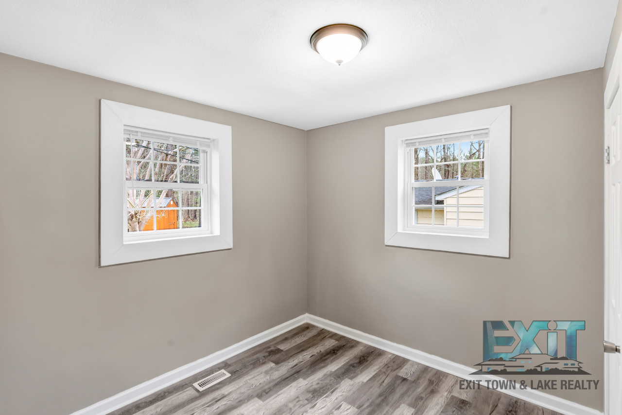 55 Cottage Ln - Photo 3 of 26