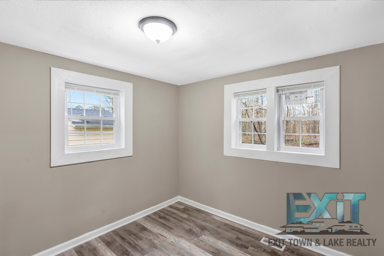 55 Cottage Ln - Photo 5 of 26