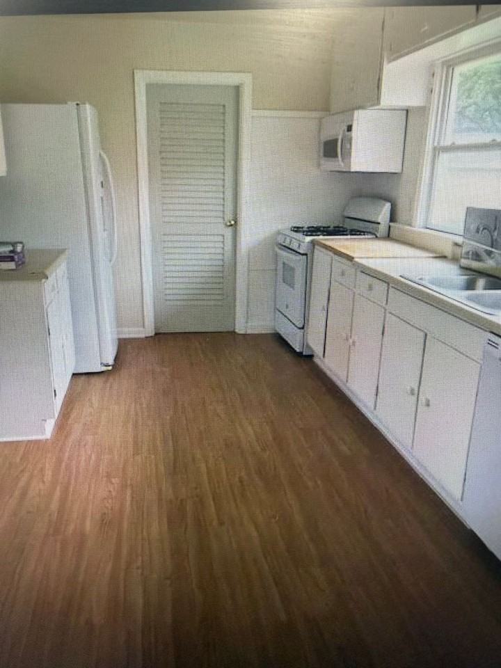 4163 Oakwood Dr - Photo 4 of 12