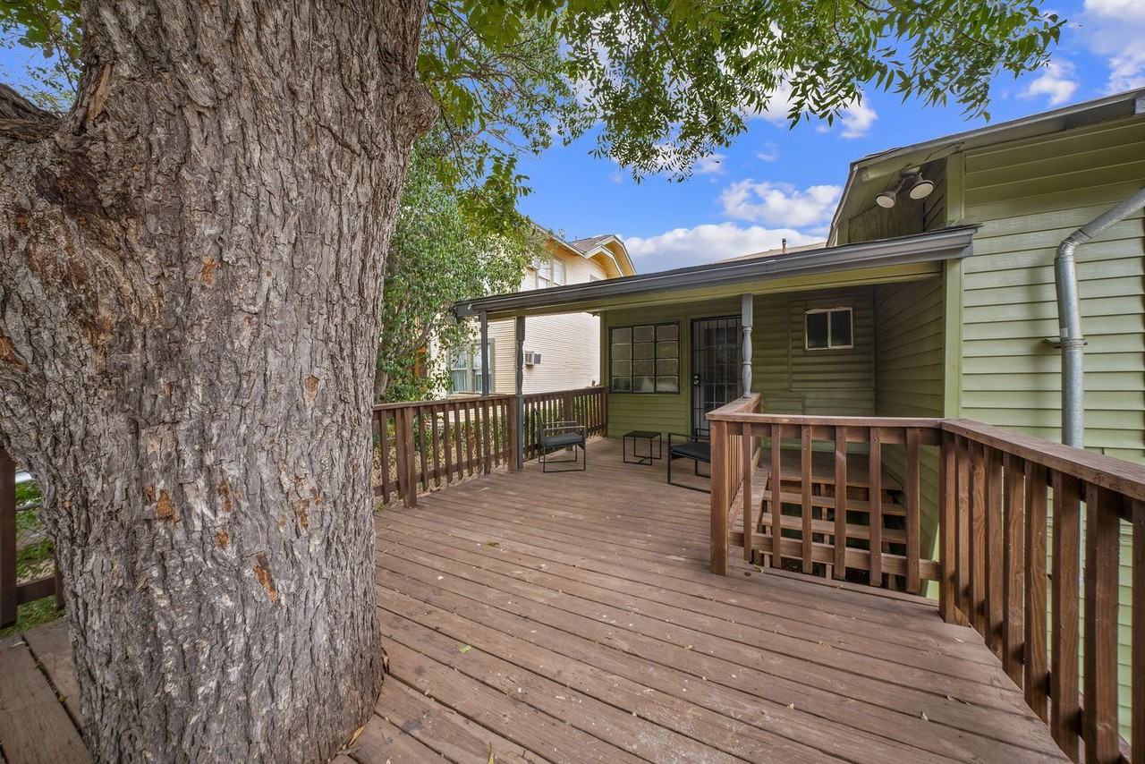 636 Rigsby Ave - Photo 4 of 17