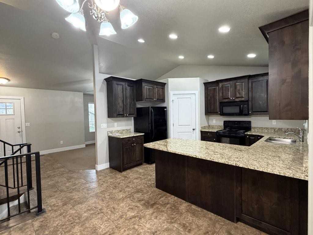 2103 N 925 W - Photo 5 of 16