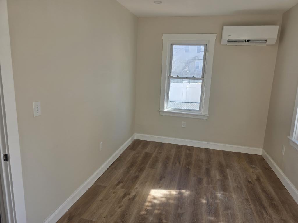 58 Downing St - Photo 3 of 34