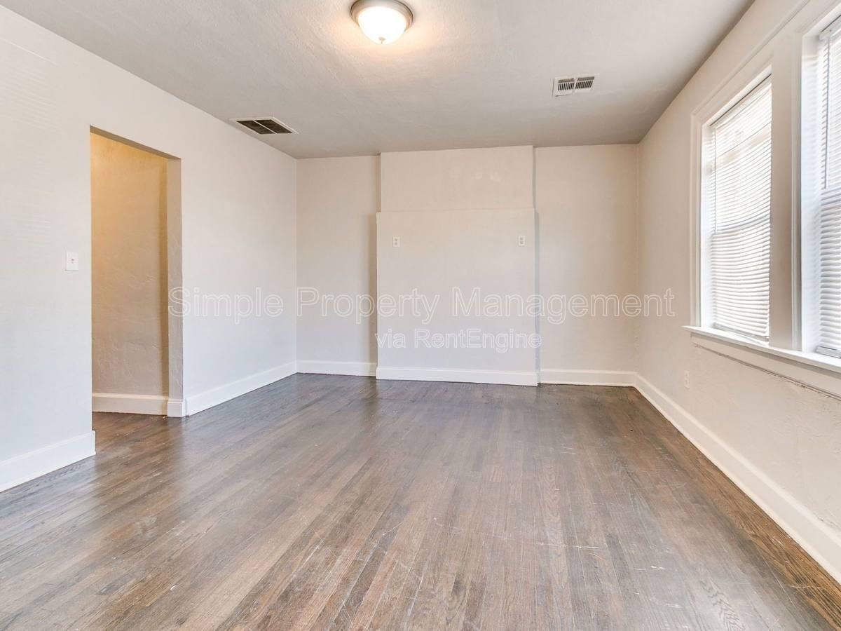 946 E Dr - Photo 3 of 8