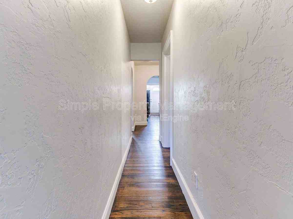 946 E Dr - Photo 4 of 8