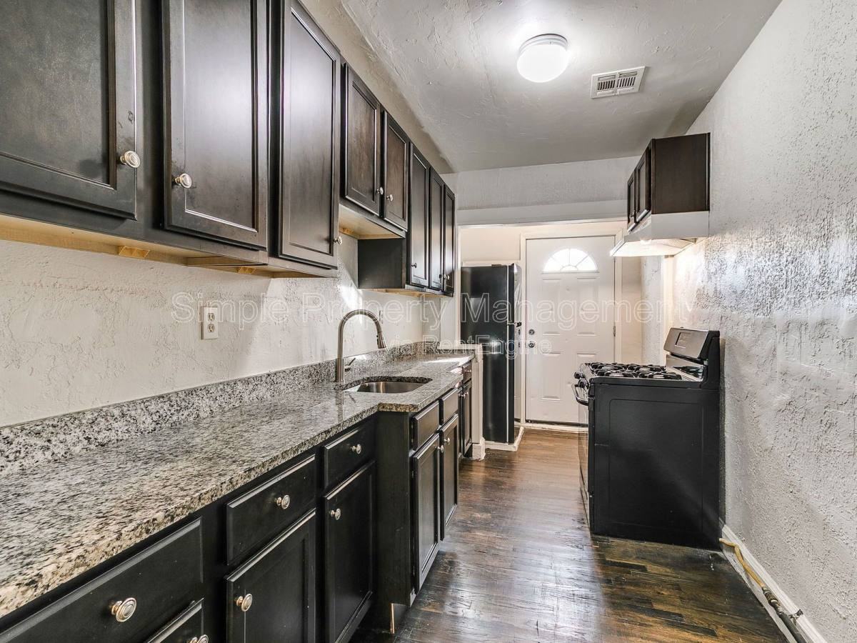 946 E Dr - Photo 6 of 8