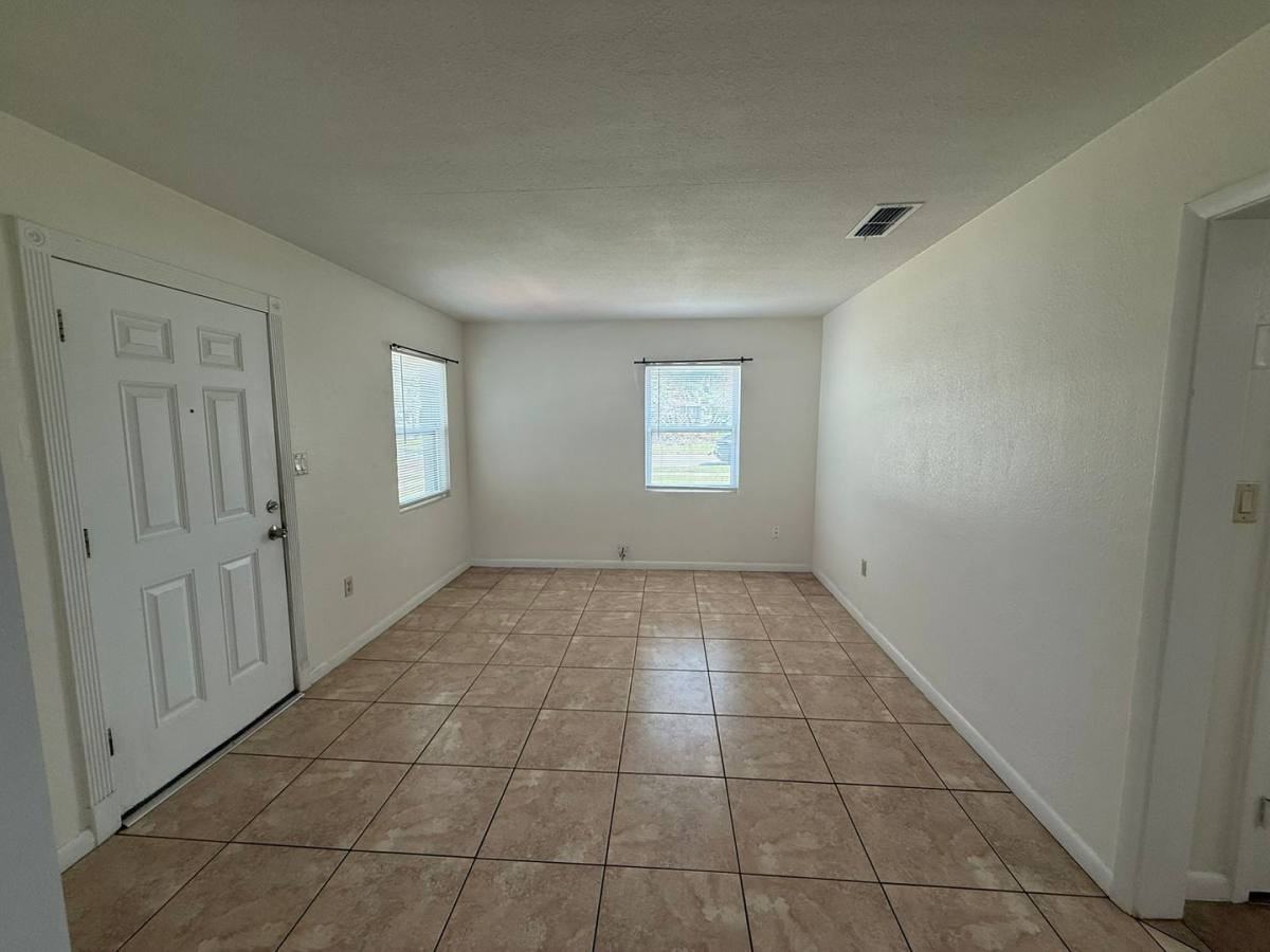 722 Mercado Ave - Photo 2 of 9
