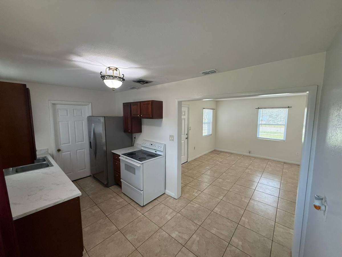 722 Mercado Ave - Photo 3 of 9