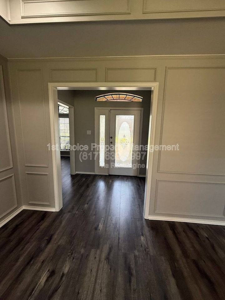 6845 Inwood Dr - Photo 2 of 9