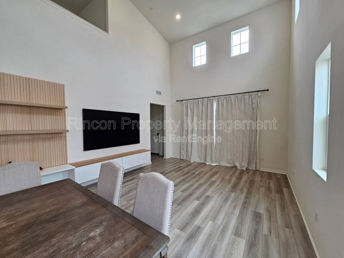 431 Limoneira Ln - Photo 2 of 10