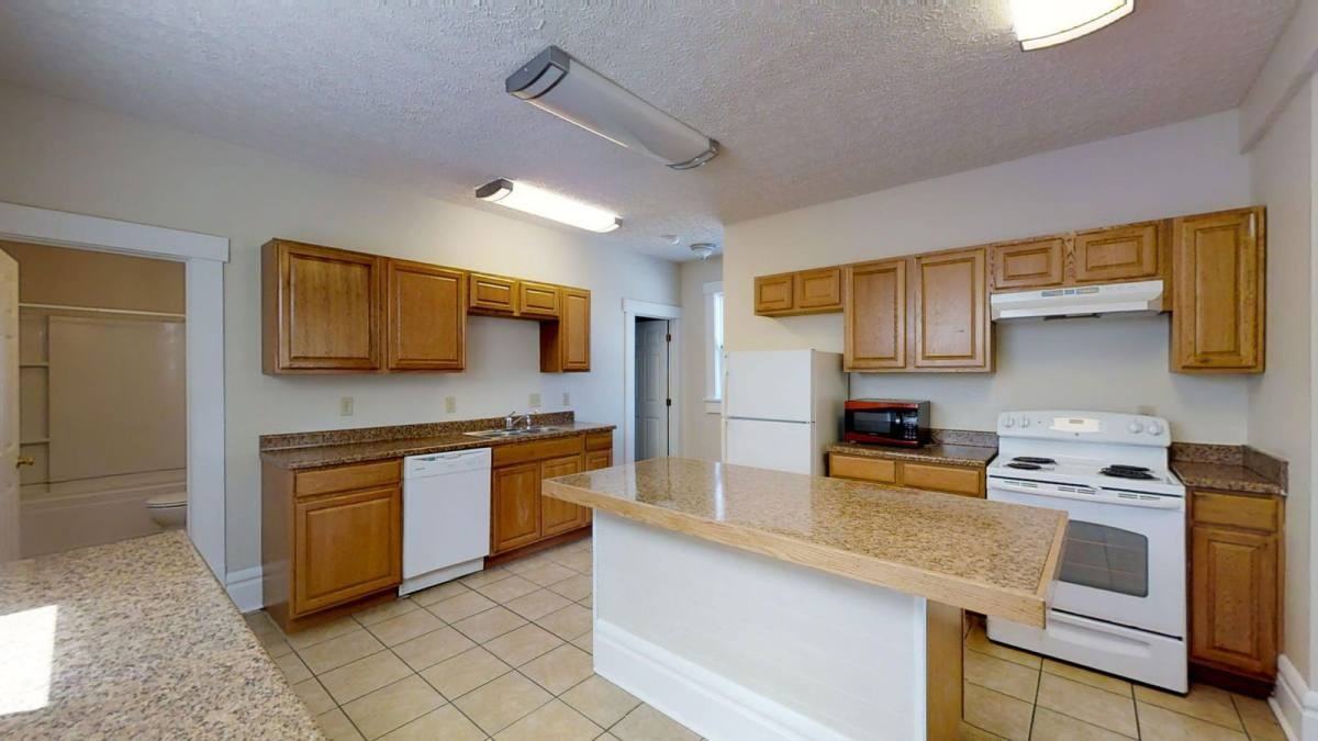 225 E 11th Ave - Photo 3 of 10