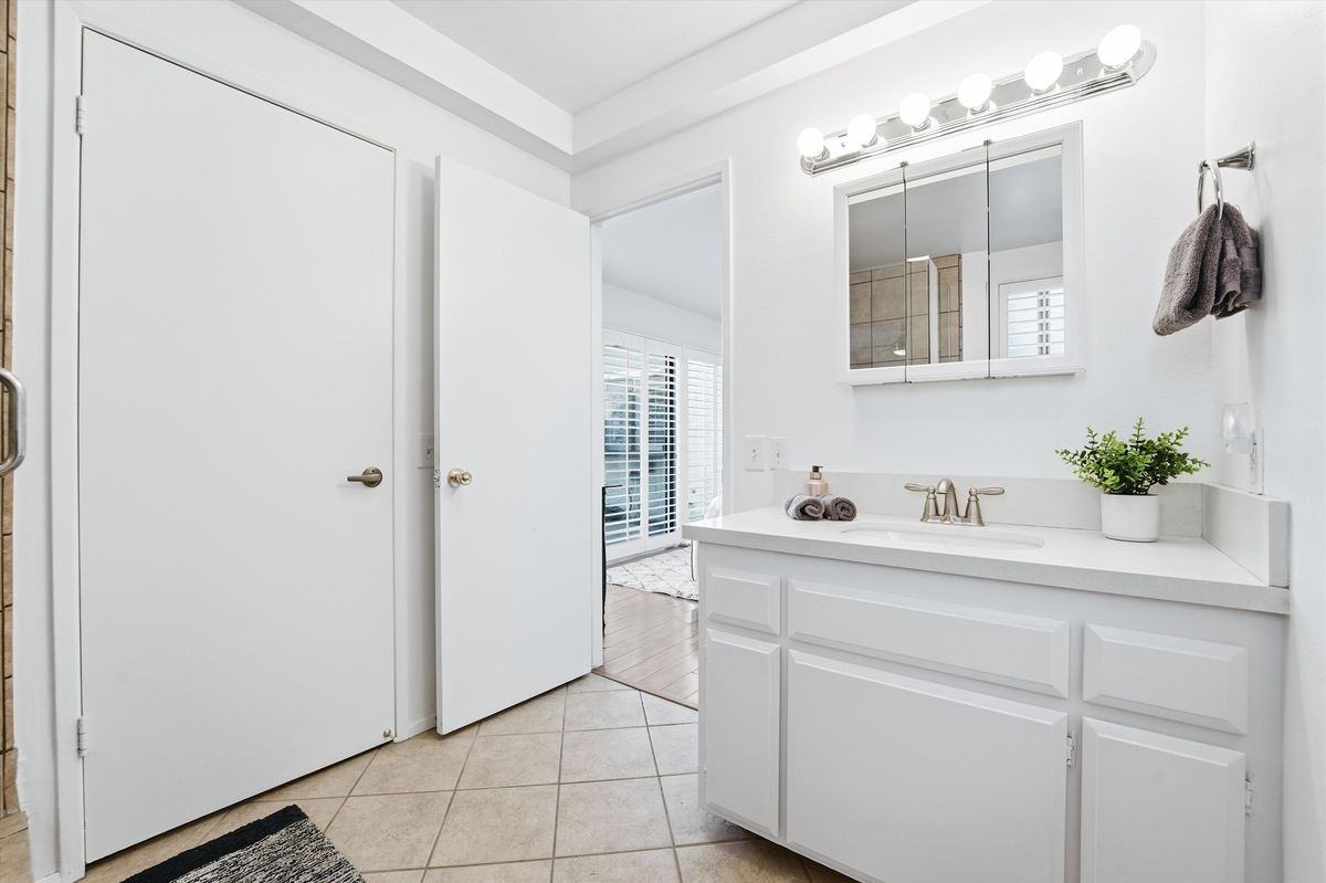 2367 S Gene Autry Trl - Photo 4 of 50