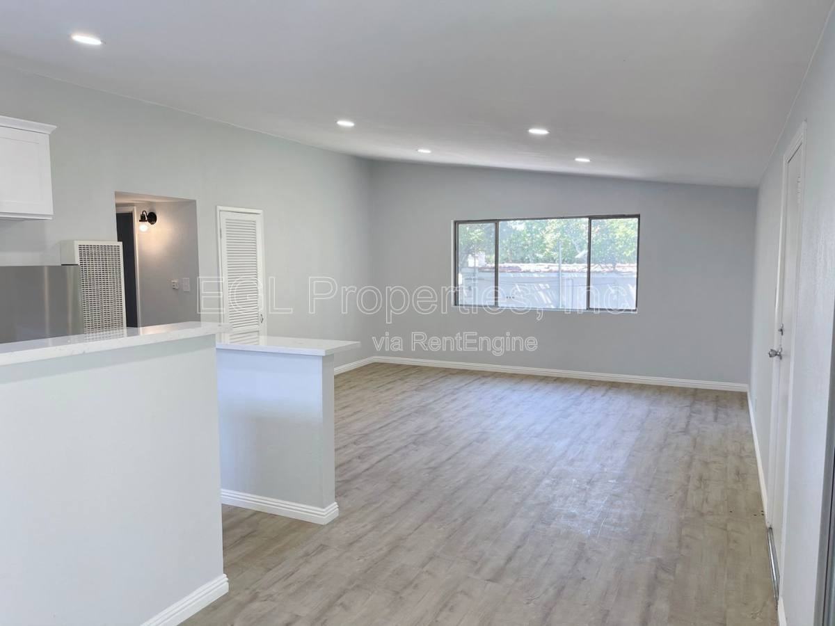 360 N San Vicente Blvd - Photo 4 of 7