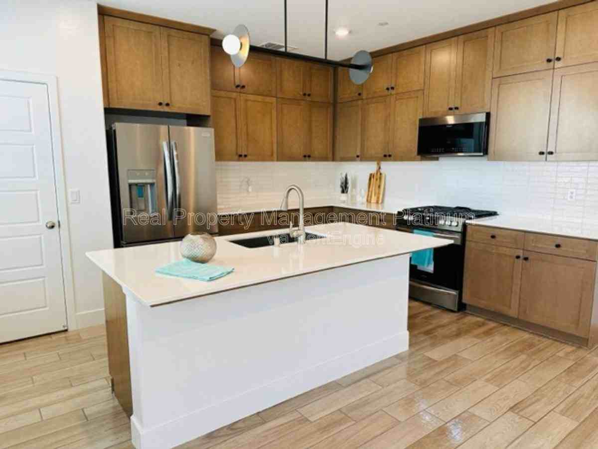 2879 E Teaberry Dr