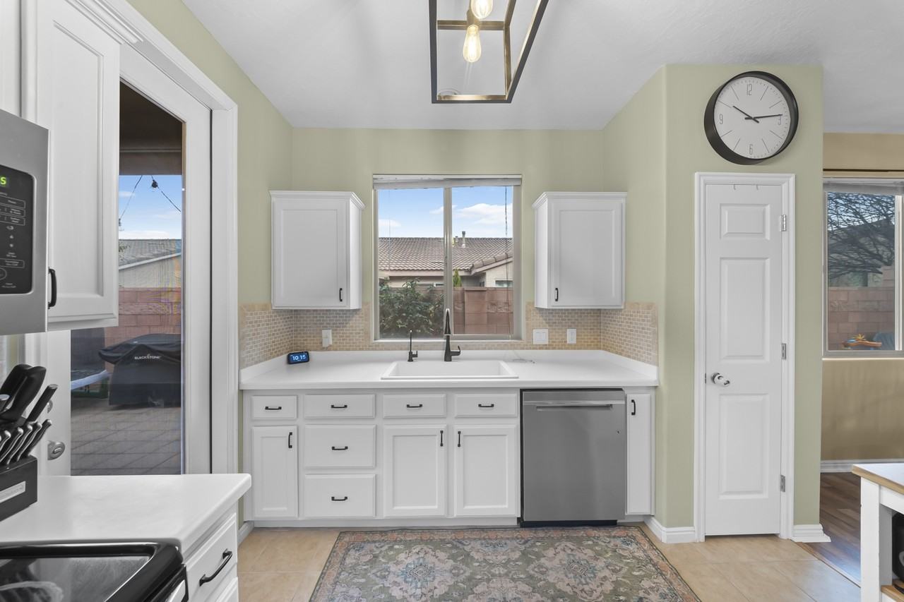 3315 E Silver Sky Dr - Photo 6 of 24