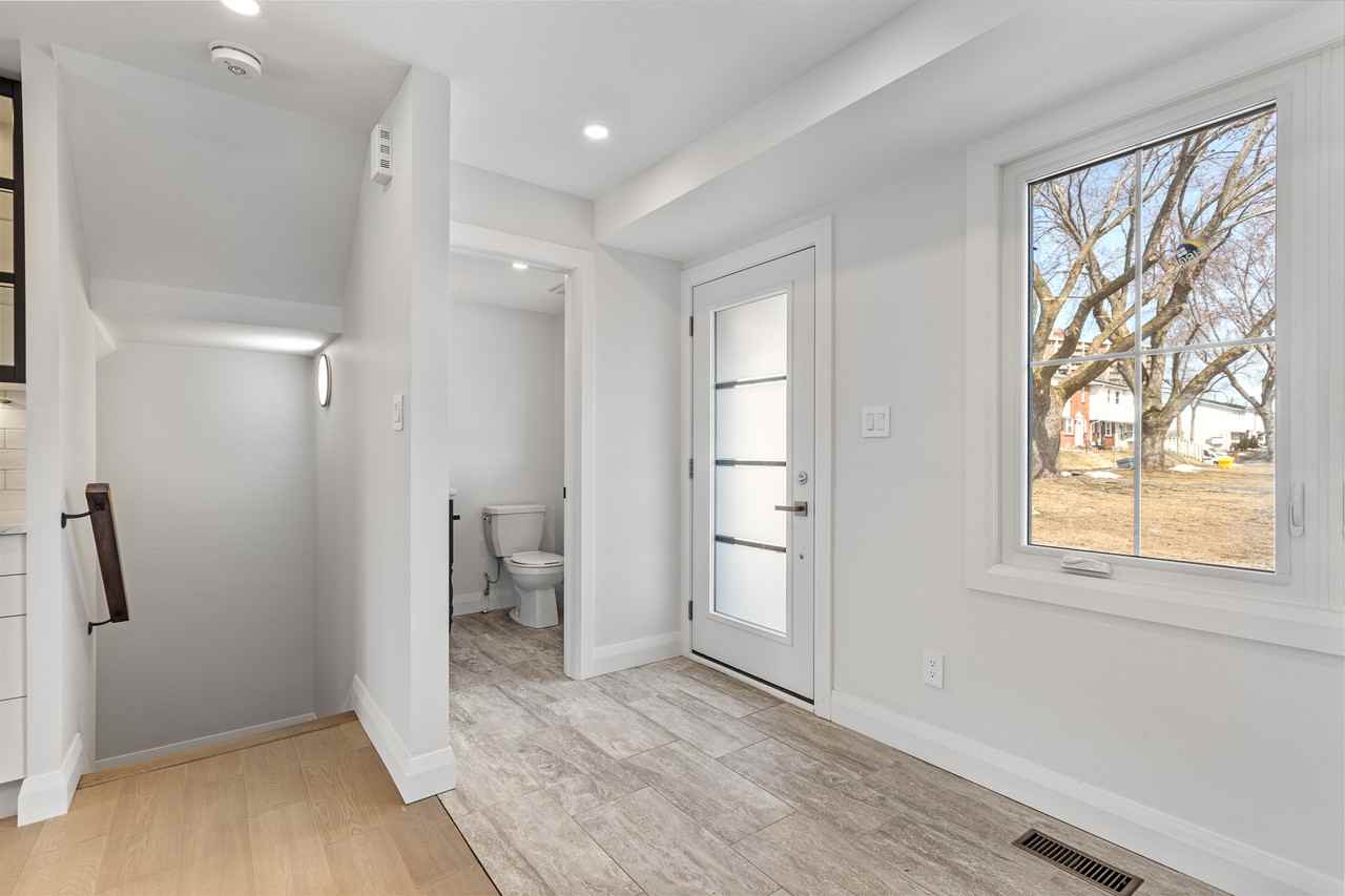 660 Hochelaga Street - Photo 2 of 22