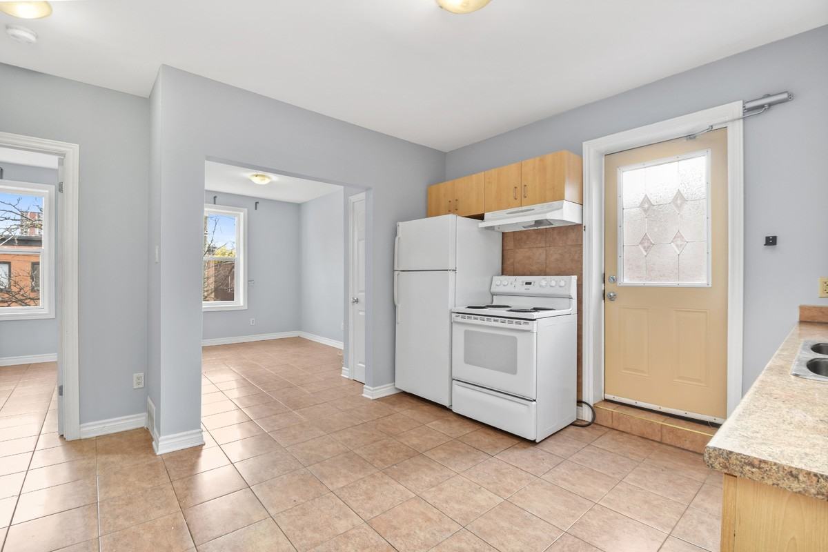 865 Somerset - Photo 2 of 15