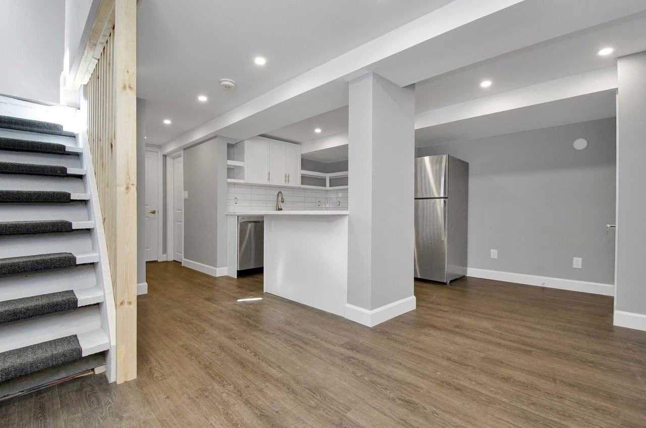 868 Maplewood Avenue - Photo 2 of 15
