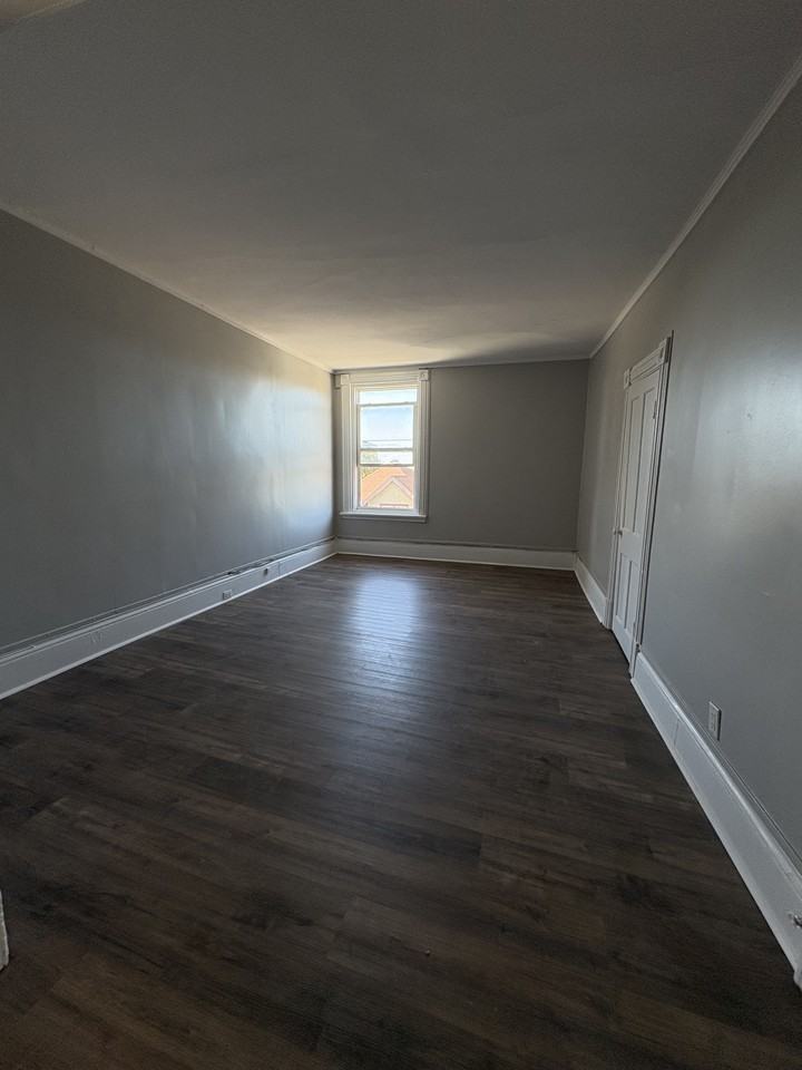 381 Bronson - Photo 3 of 9