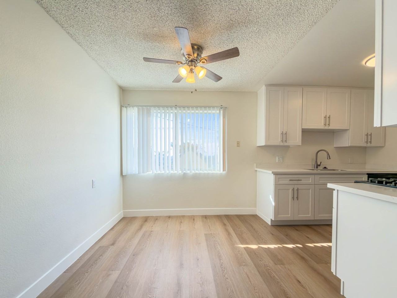 6535 Pickering Ave - Photo 4 of 24