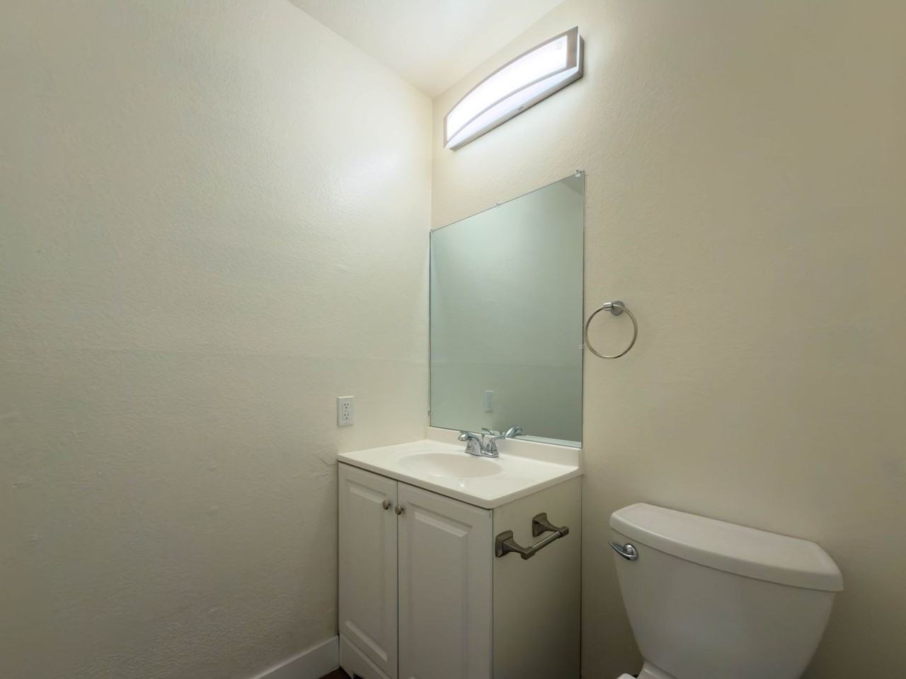 6535 Pickering Ave - Photo 5 of 24