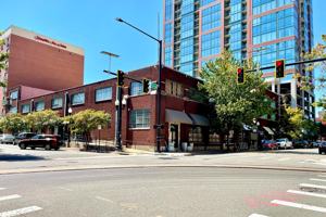 featured image of 423 E 3rd St