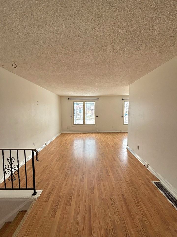 36 Matthew Drive - Photo 3 of 34