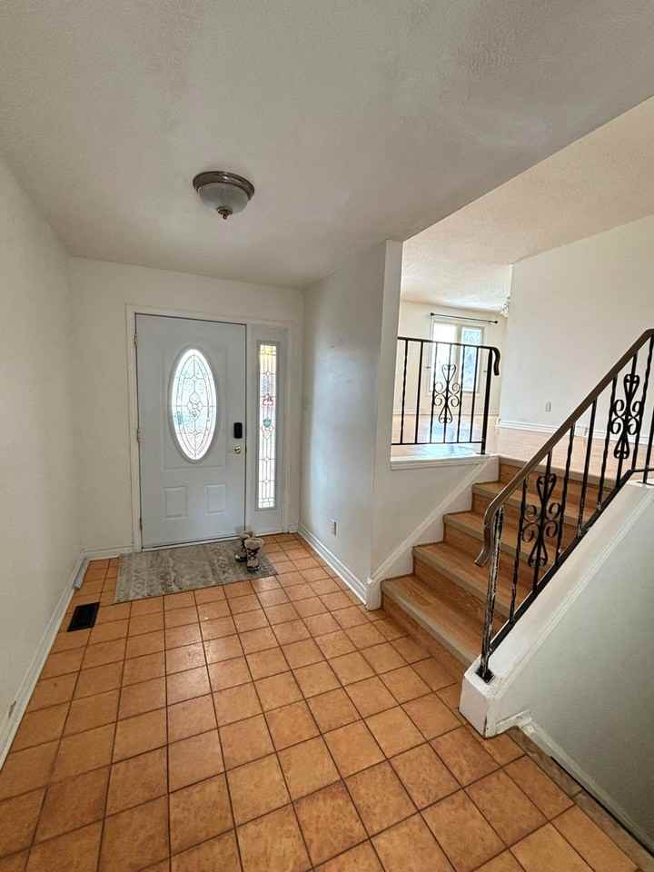 36 Matthew Drive - Photo 2 of 34