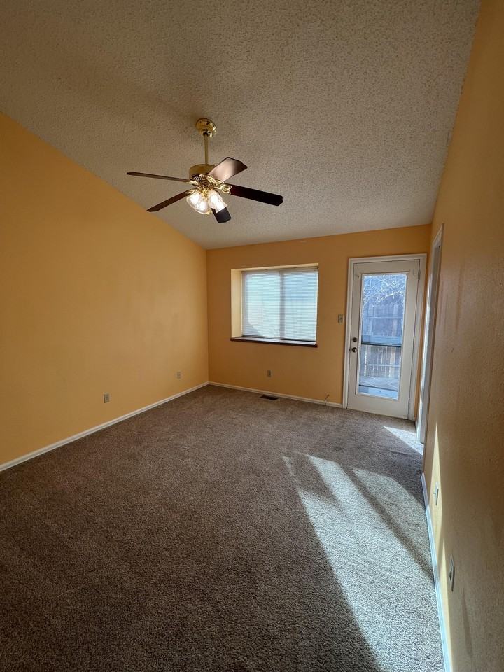 886 London Green Way #1 - Photo 4 of 13
