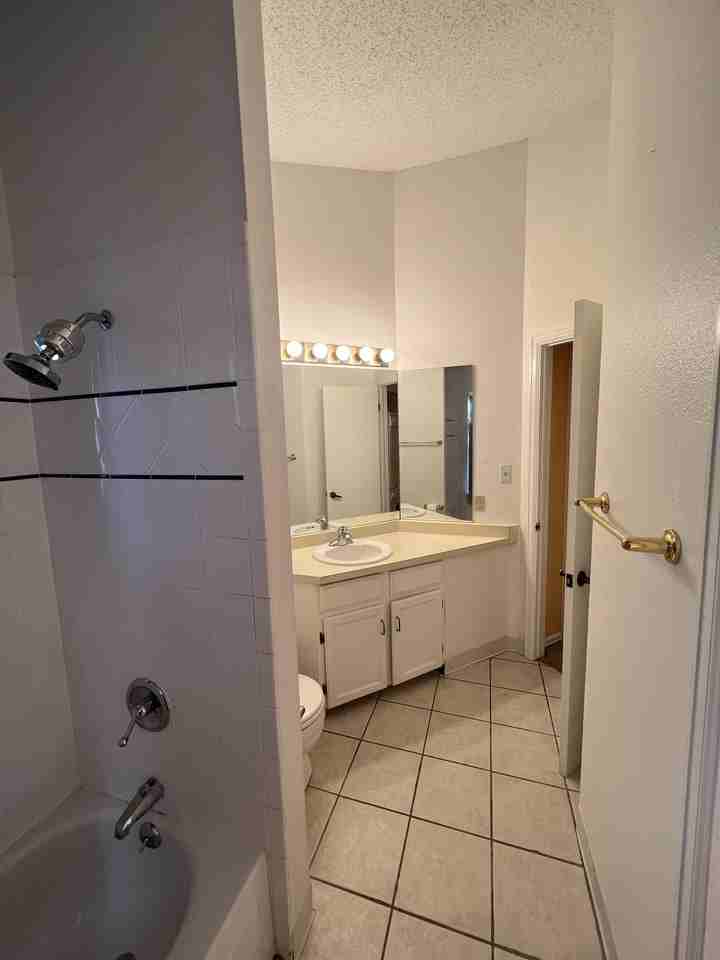 886 London Green Way #1 - Photo 5 of 13