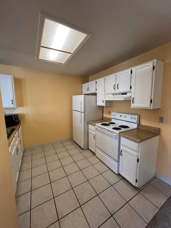 886 London Green Way #1 - Photo 6 of 13