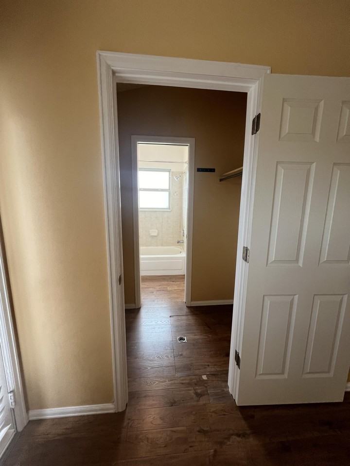 870 London Green Way #1 - Photo 4 of 22