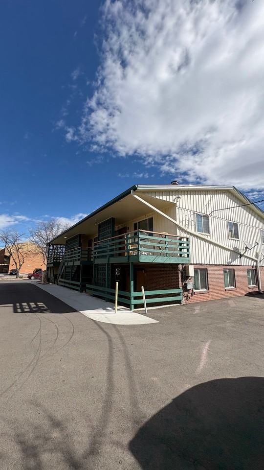 3050 Madison - Photo 2 of 21