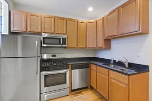 4641 N Rockwell St #2RF - Photo 1 of 1