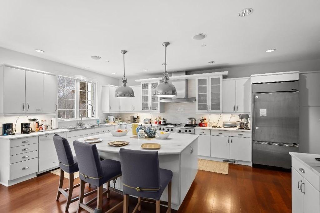 1 Augusta Ct - Photo 5 of 24