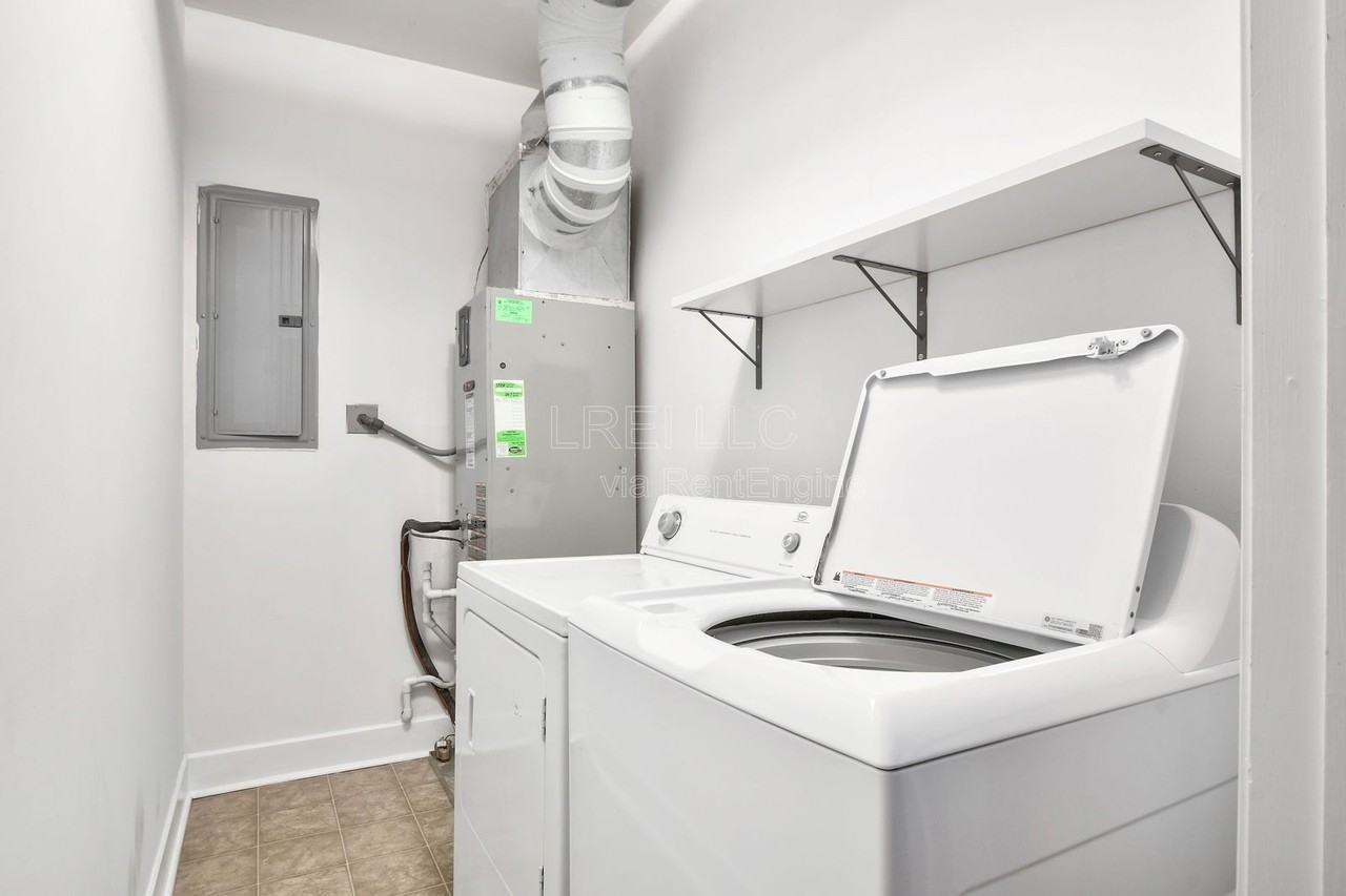 423 S Wenzel St #B - Photo 4 of 13