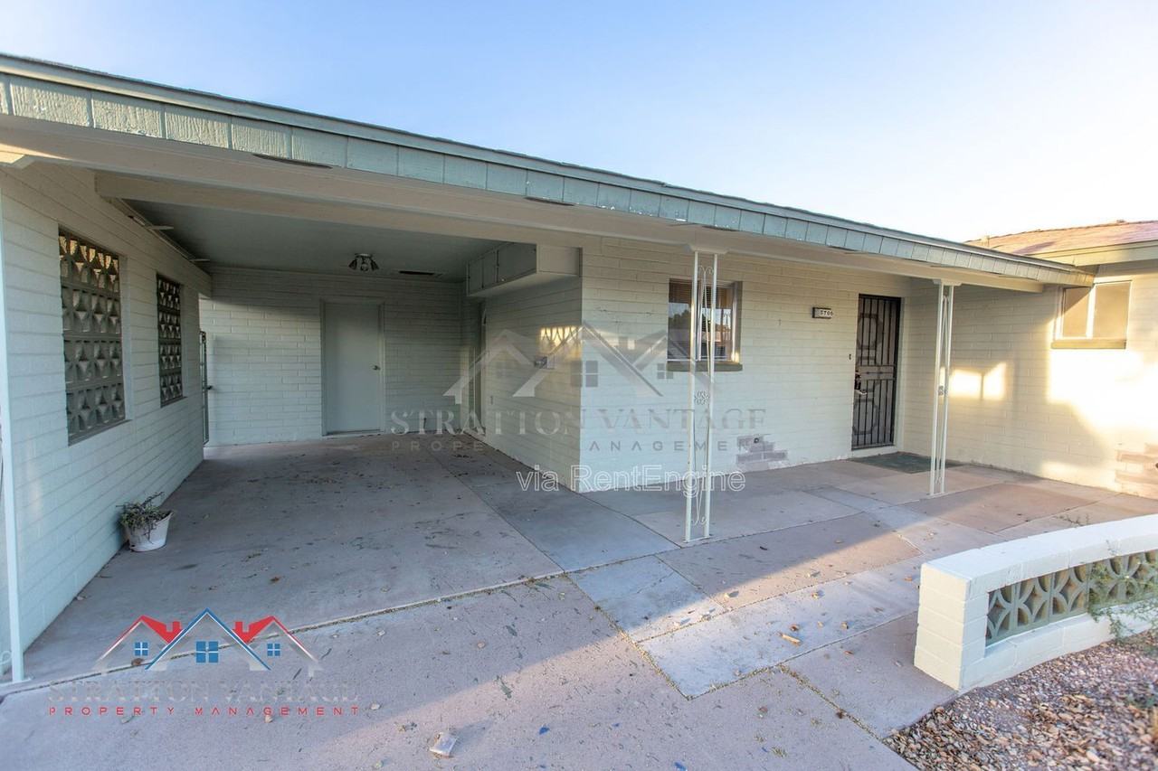 5706 E Des Moines St - Photo 4 of 37