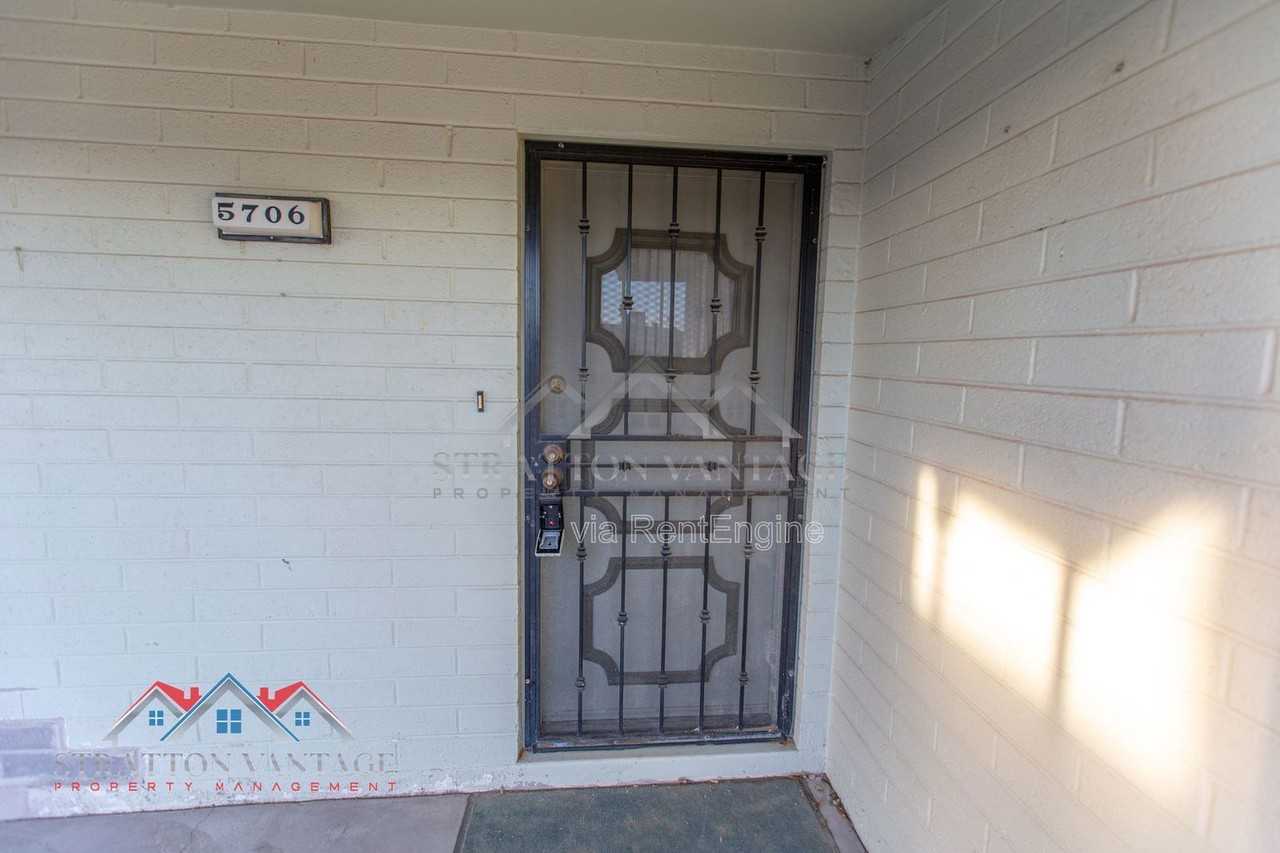 5706 E Des Moines St - Photo 5 of 37