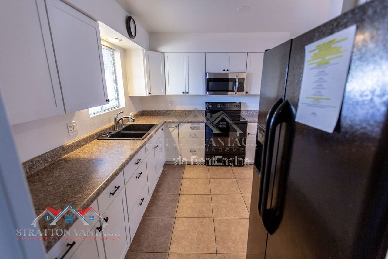 5706 E Des Moines St - Photo 7 of 37