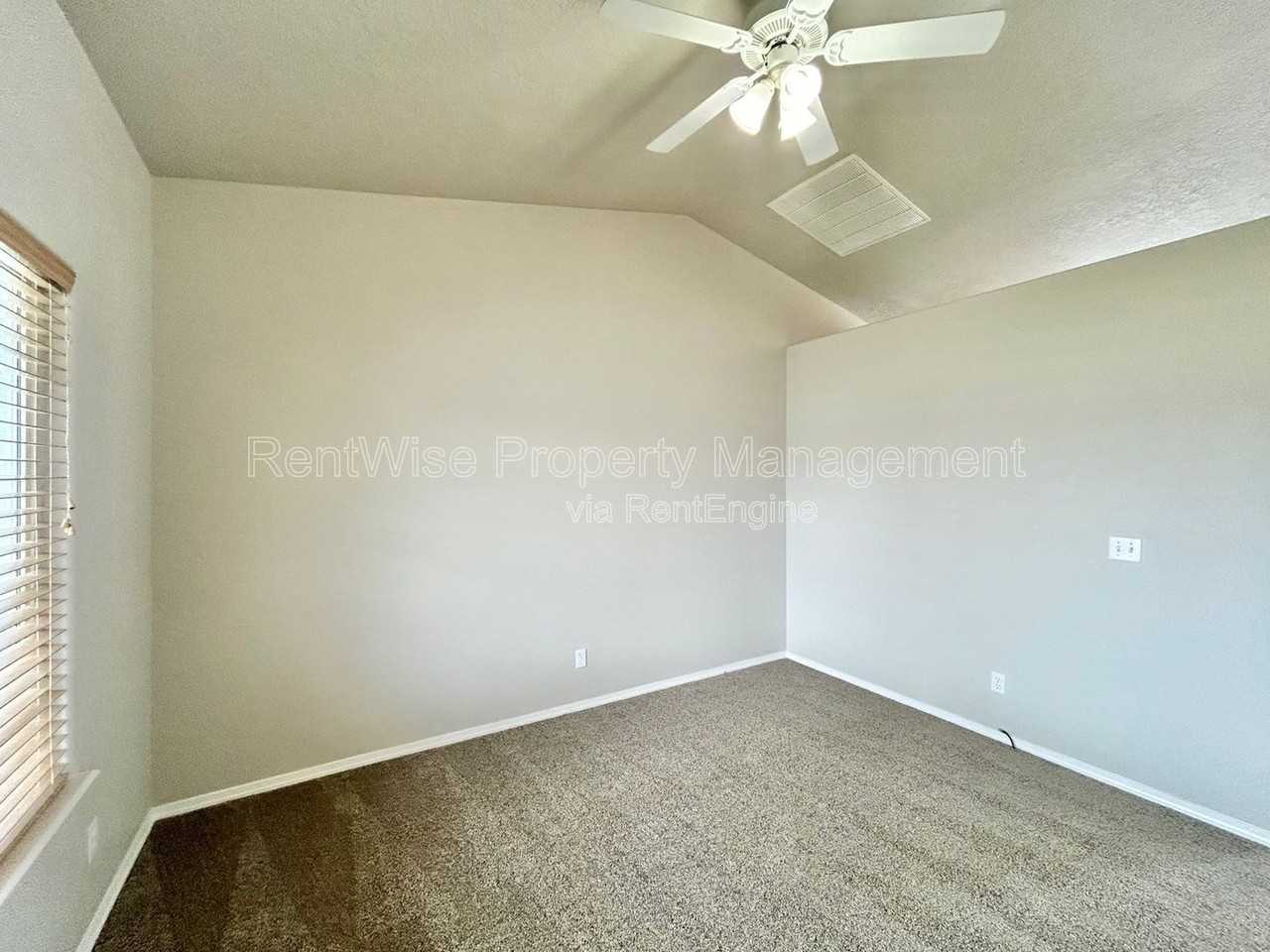 668 N Quarter Moon Ave - Photo 4 of 21