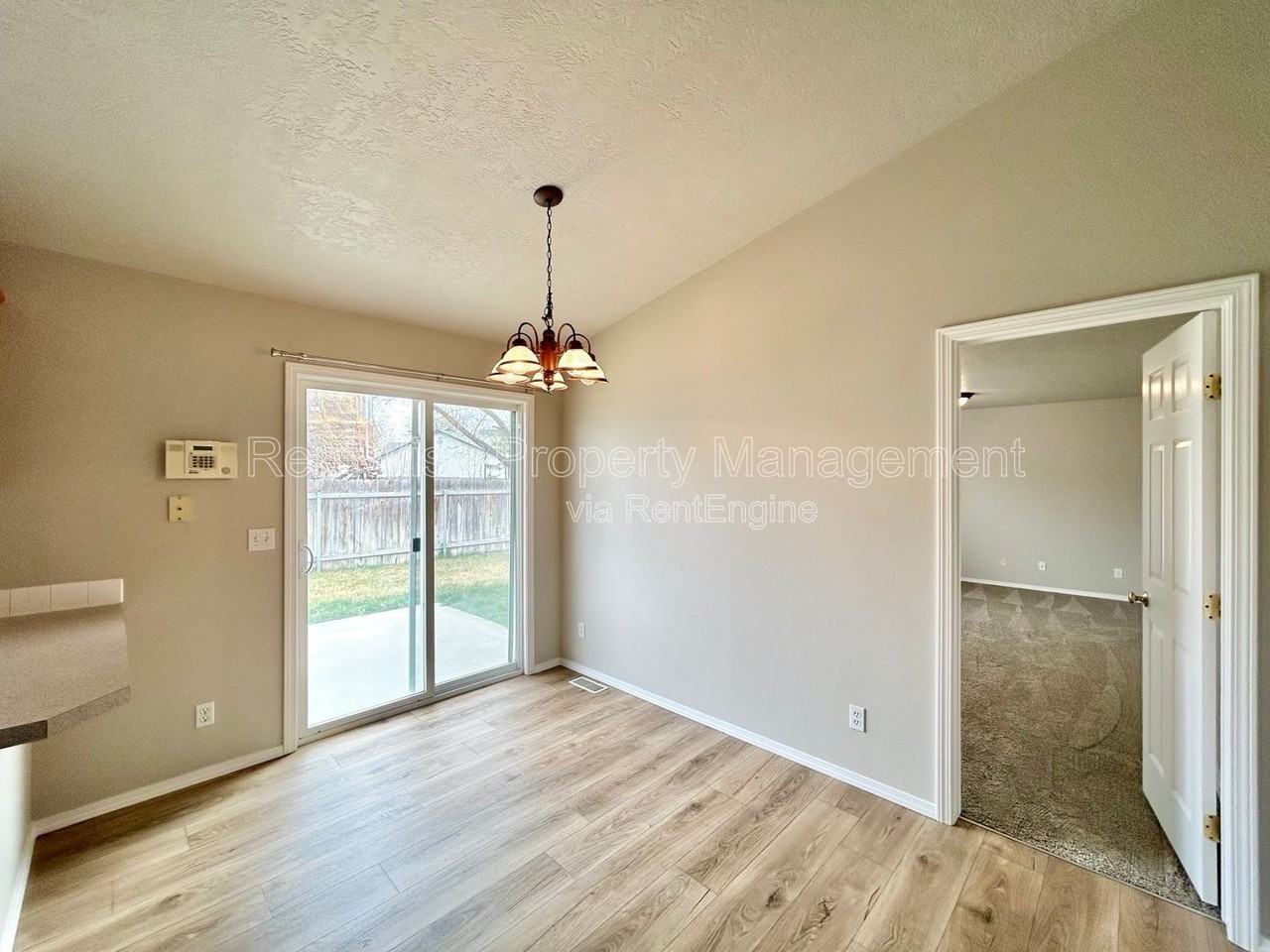 668 N Quarter Moon Ave - Photo 5 of 21