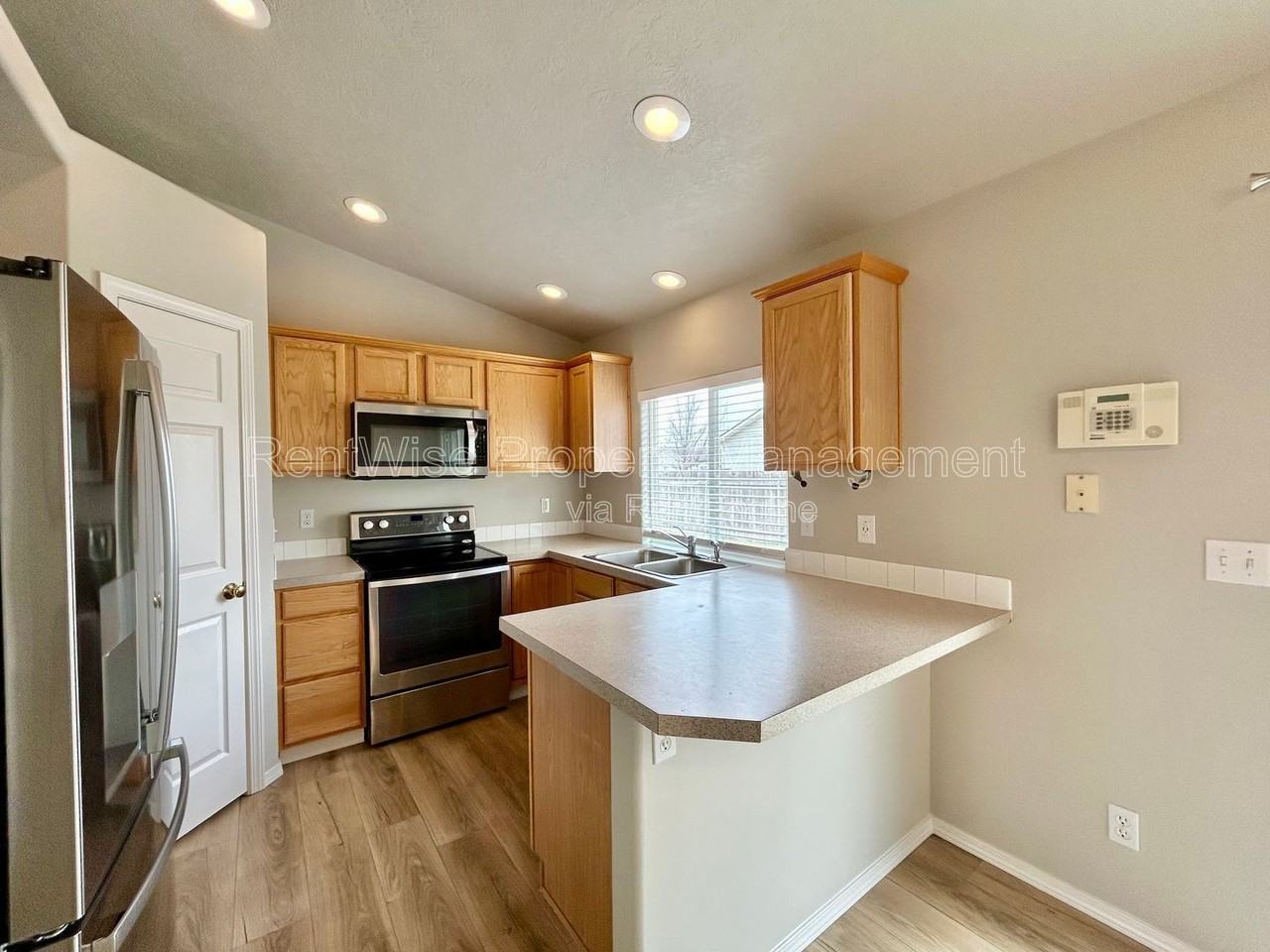 668 N Quarter Moon Ave - Photo 7 of 21