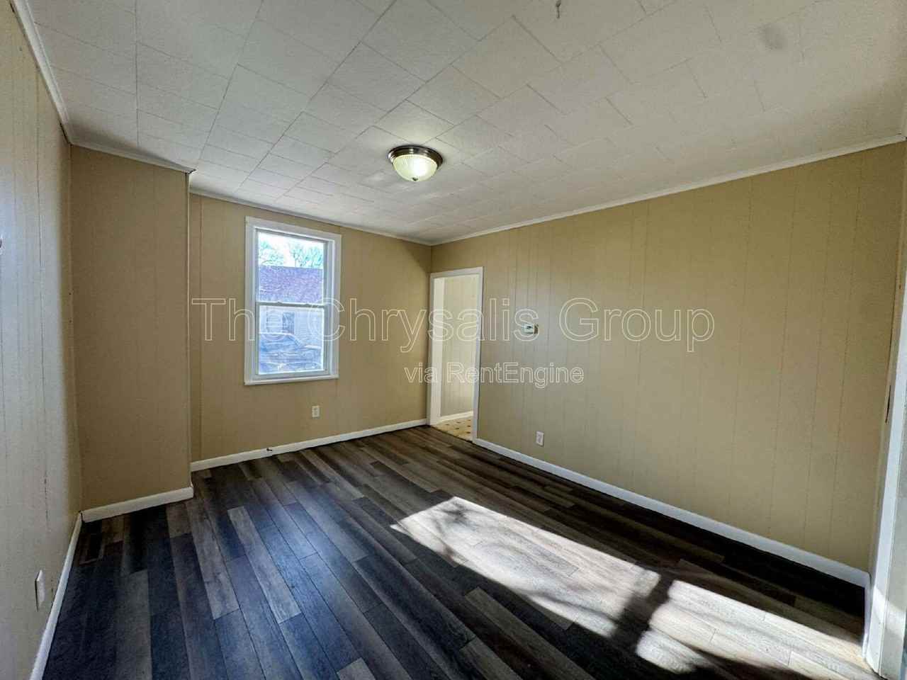 1280 Phelps St - Photo 4 of 10